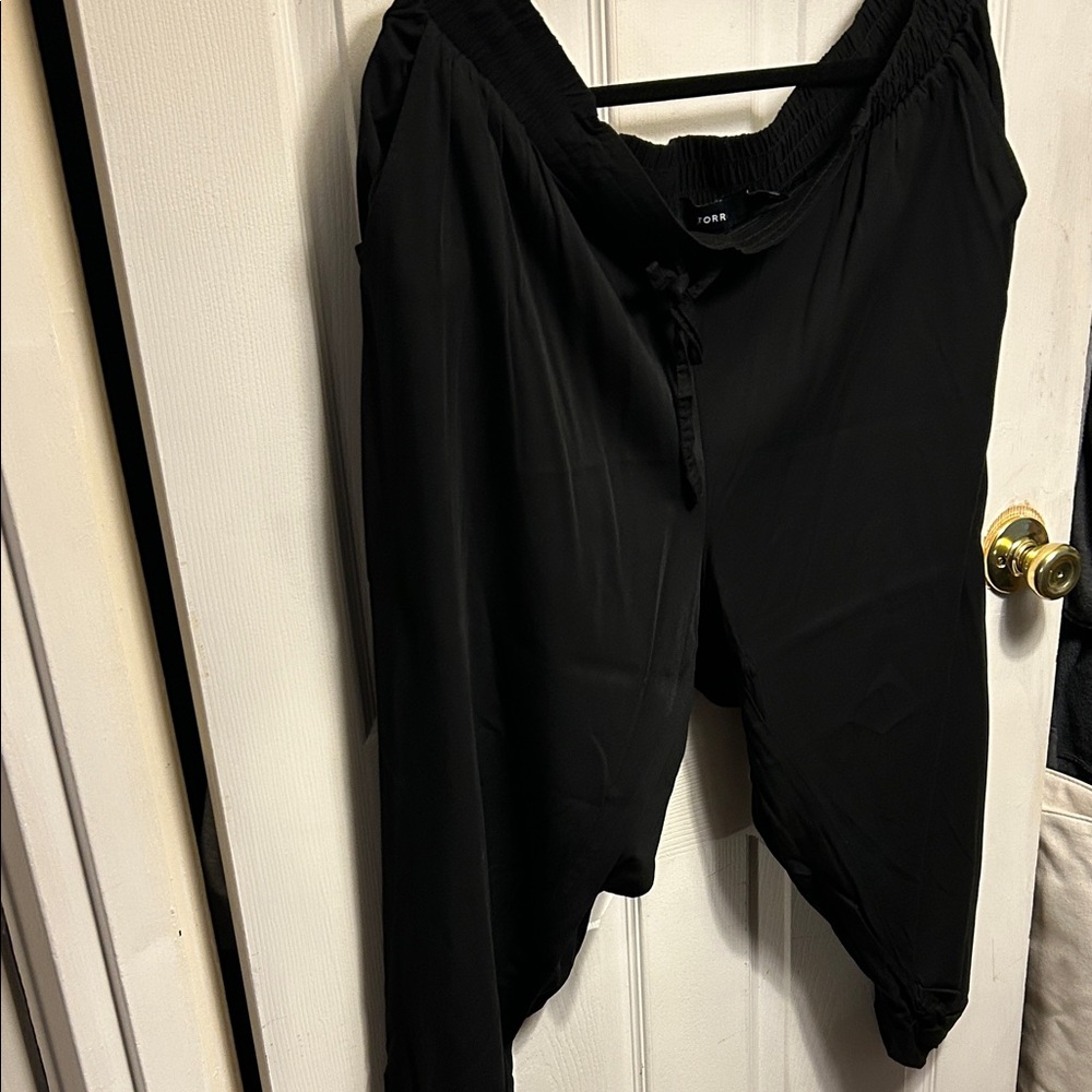 Torrid Black Capris